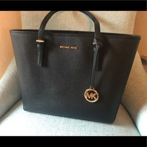 Michael Kors Jet Set Medium Leather Handbag